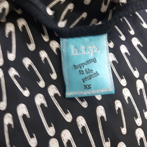 BY H.I.P• ROUNDED TANK TOP PINS PRINT• XS-S- $5 with bundle - Picture 4 of 5